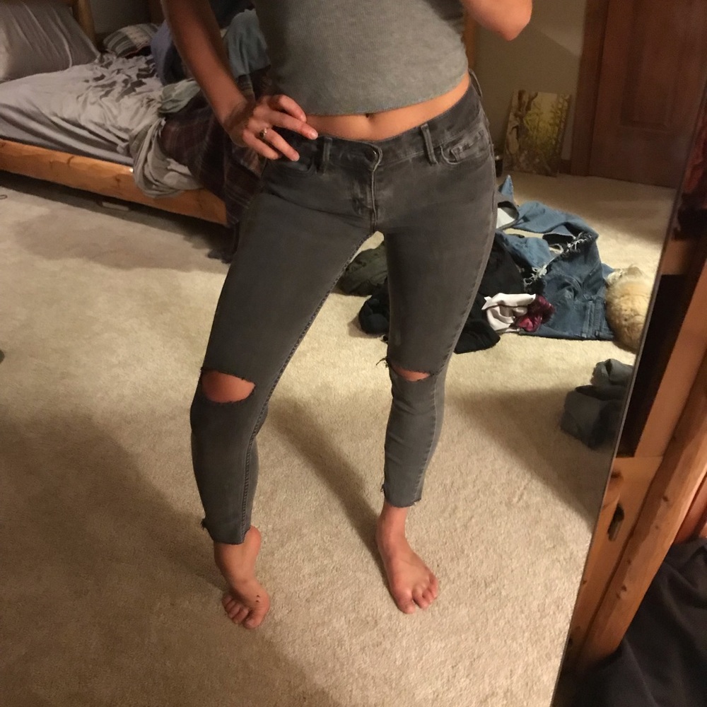 Levi’s 710 super skinny cropped jeans size 24